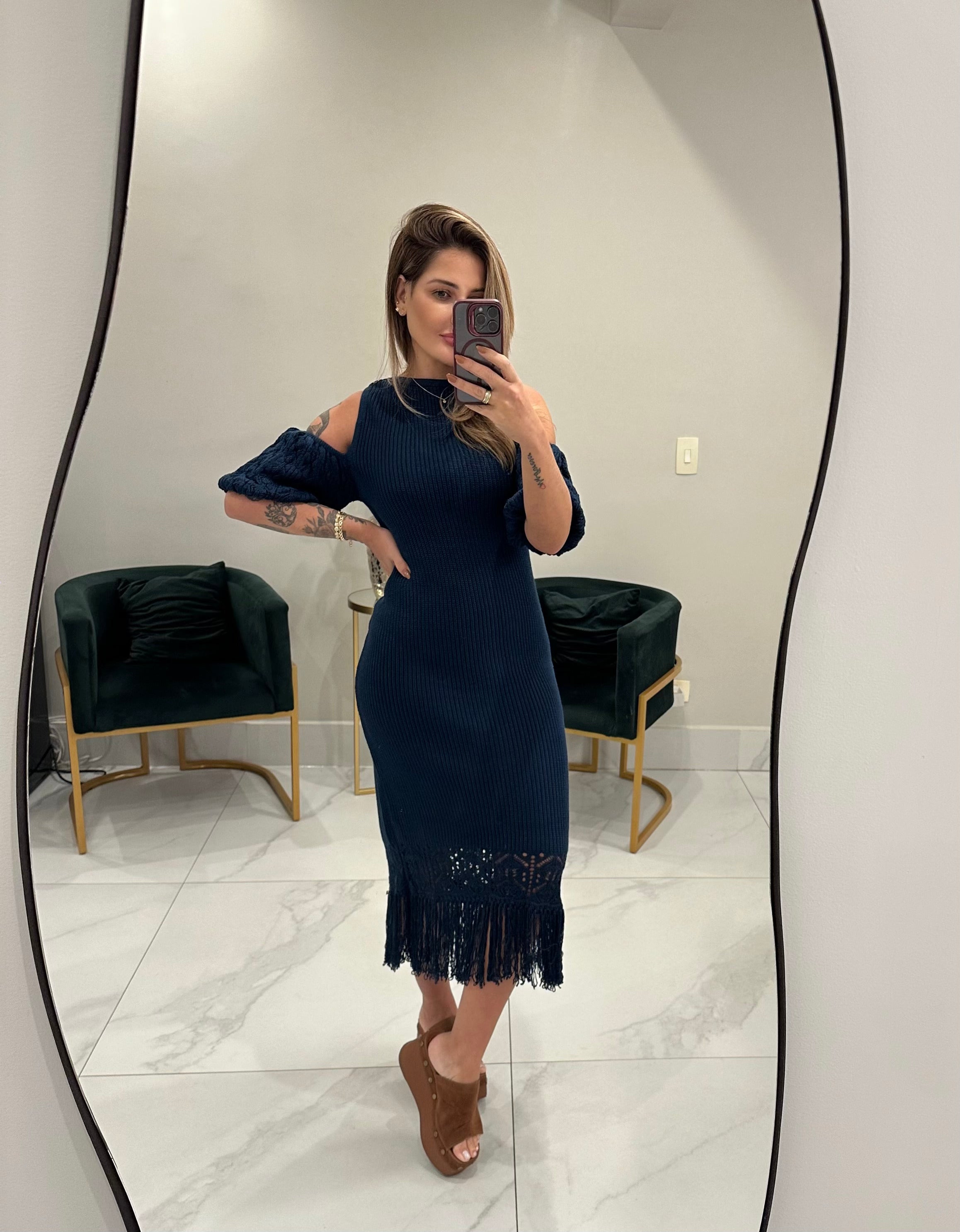 Vestido Tricot Regata com Manga Ciganinha e Franja na Barra