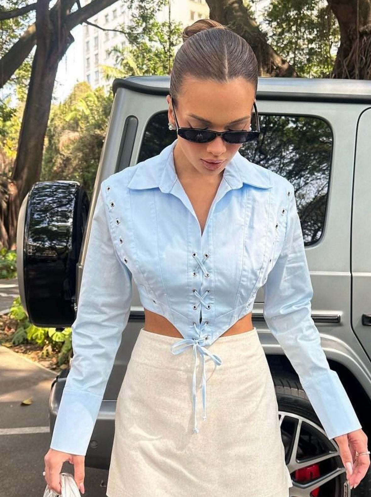 Camisa Cropped com Ilhós