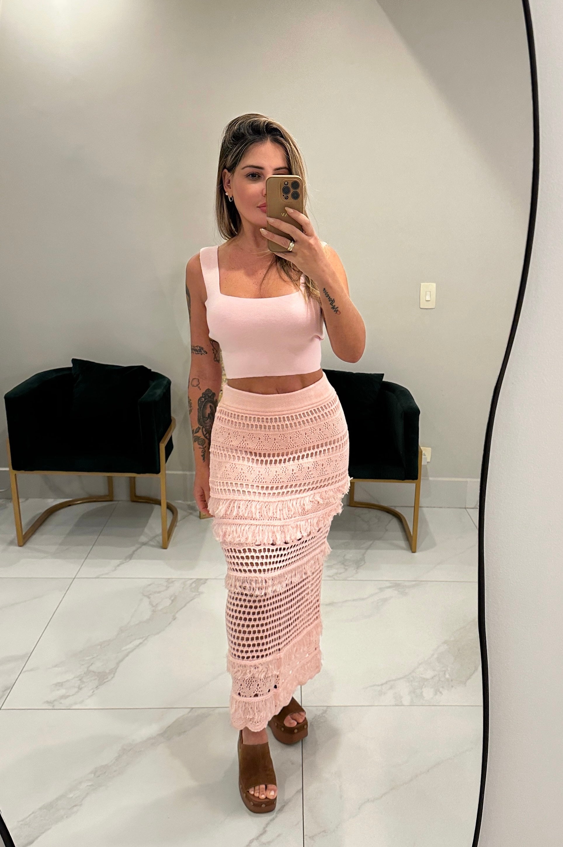 Saia Midi em Tricot com Franjas   Movimento e Estilo em Cada Detalhe