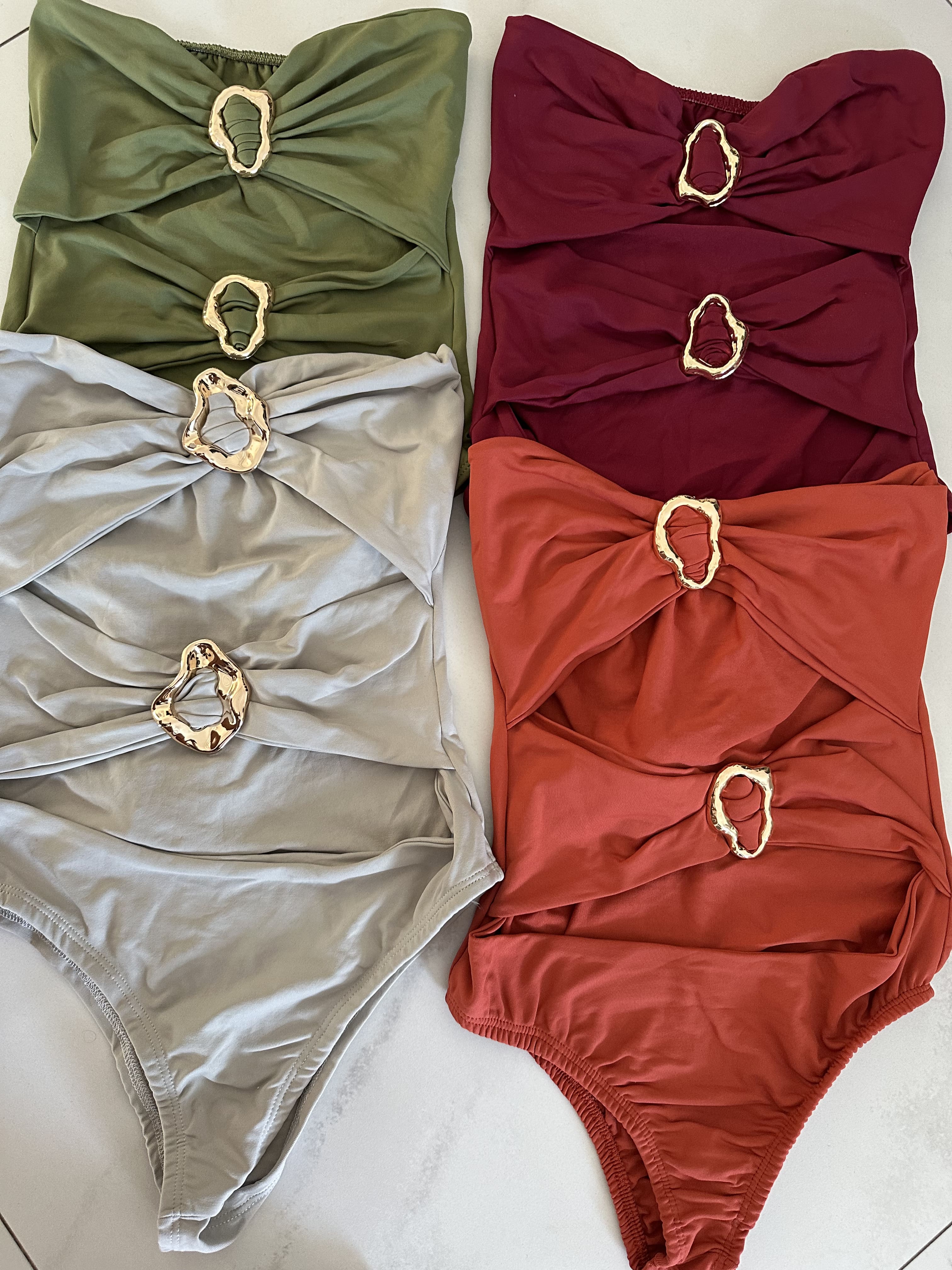 Body Feminino com Recortes Mirella